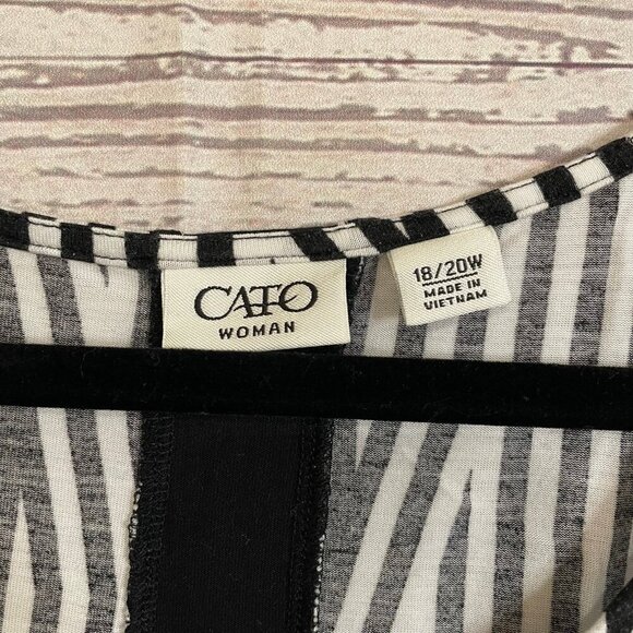 Cato Black and White Sleeveless Tank with Sharkbite Hemline, Size 18/20W - Picture 3 of 4